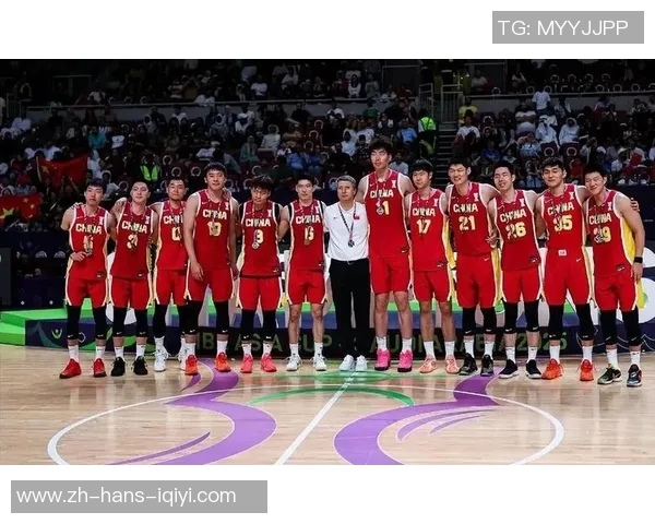 中国男篮迎战冰岛队全力争胜展现实力与团队精神
